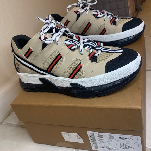 Burberry shoes - Picture 5 of 9